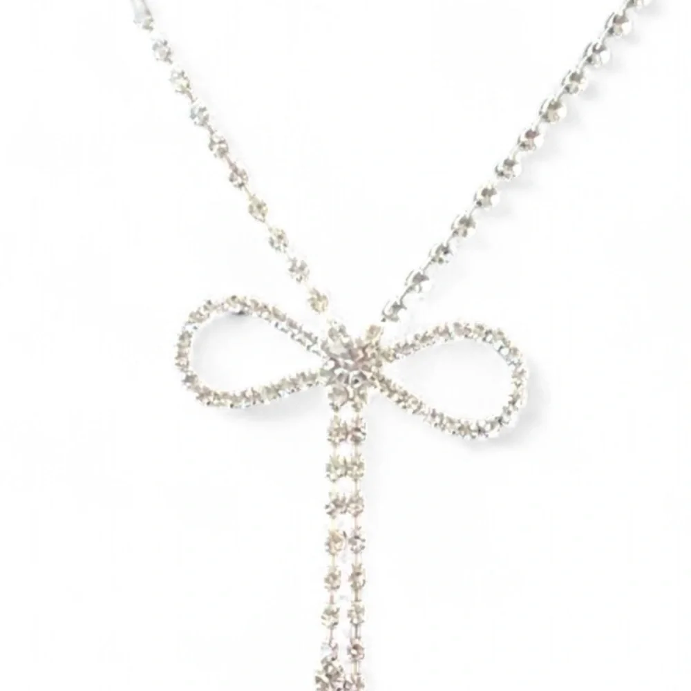 Elegant Silver Bow with Rhinestone Necklace - Picture 2 of 4